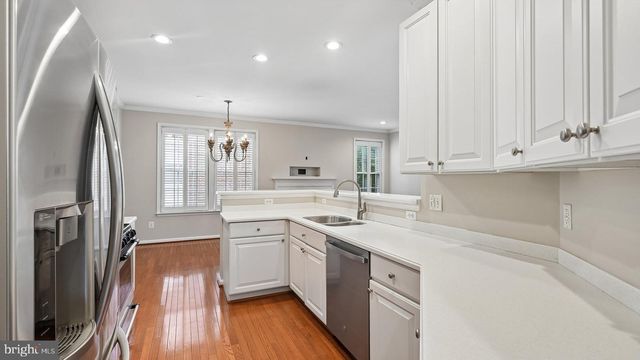 47761 SCOTSBOROUGH SQ, Sterling, VA 20165