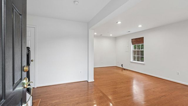 47761 SCOTSBOROUGH SQ, Sterling, VA 20165