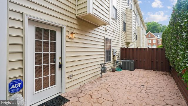47761 SCOTSBOROUGH SQ, Sterling, VA 20165