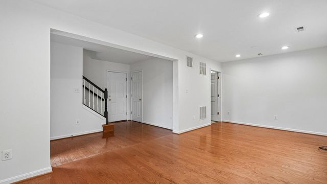 47761 SCOTSBOROUGH SQ, Sterling, VA 20165