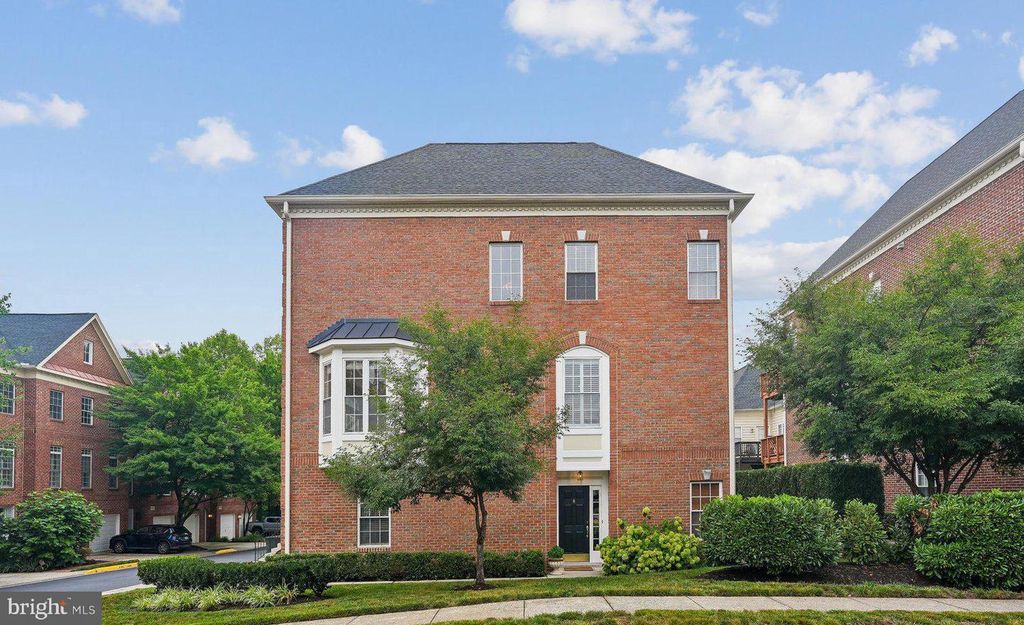 47761 SCOTSBOROUGH SQ, Sterling, VA 20165