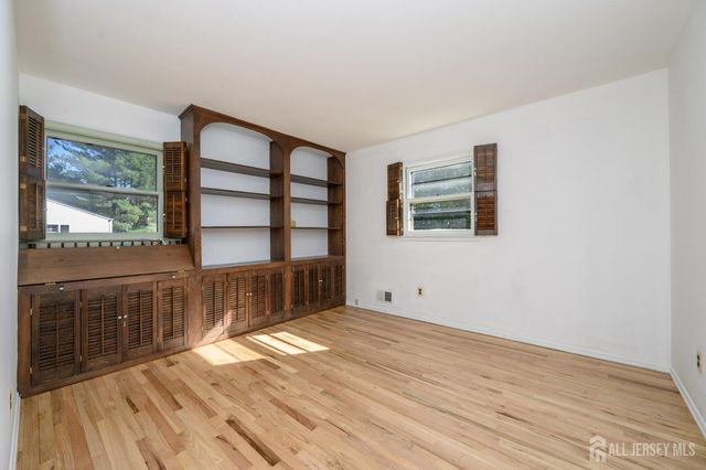 3996 Park Avenue, Edison, NJ 08820