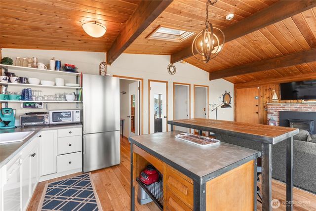 10873 Point Vashon Drive SW, Vashon, WA 98070
