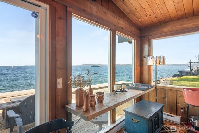 10873 Point Vashon Drive SW, Vashon, WA 98070