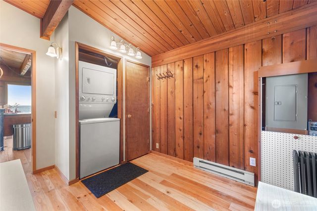 10873 Point Vashon Drive SW, Vashon, WA 98070