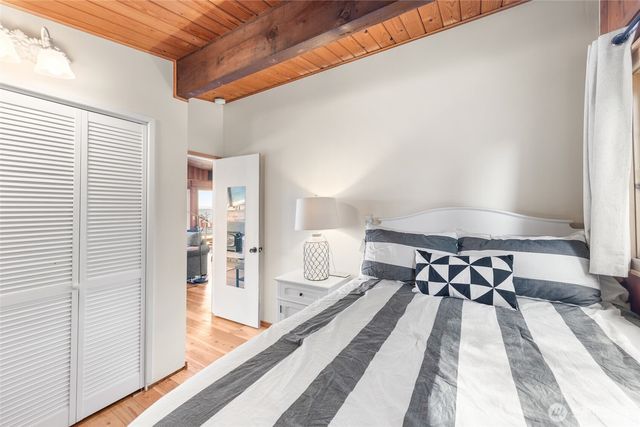 10873 Point Vashon Drive SW, Vashon, WA 98070