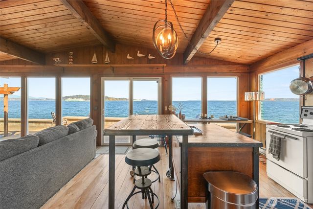 10873 Point Vashon Drive SW, Vashon, WA 98070