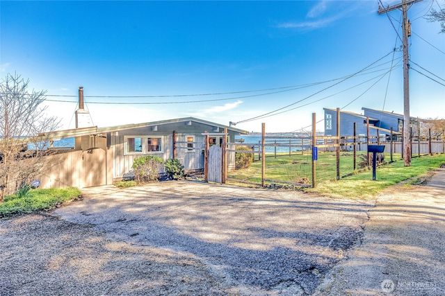 10873 Point Vashon Drive SW, Vashon, WA 98070