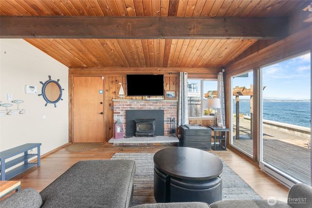 10873 Point Vashon Drive SW, Vashon, WA 98070