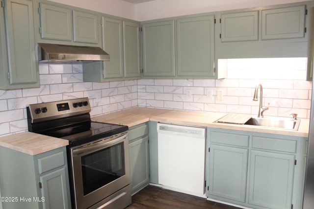 3106 Macon Court, New Bern, NC 28562