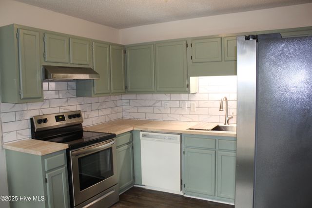 3106 Macon Court, New Bern, NC 28562