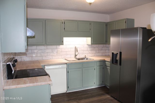 3106 Macon Court, New Bern, NC 28562