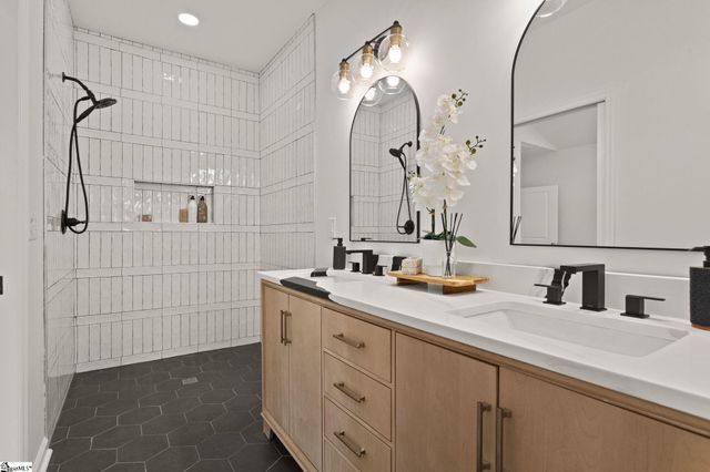 5 E 5th Street, Greenville, SC 29611