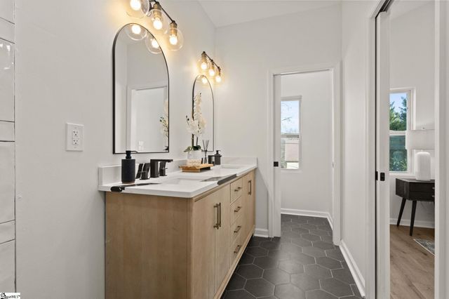 5 E 5th Street, Greenville, SC 29611