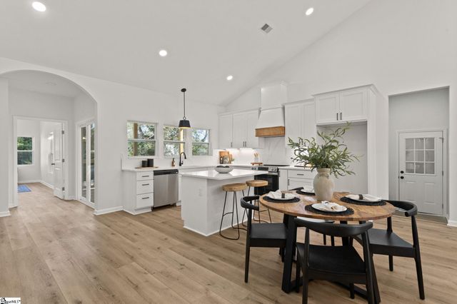 5 E 5th Street, Greenville, SC 29611