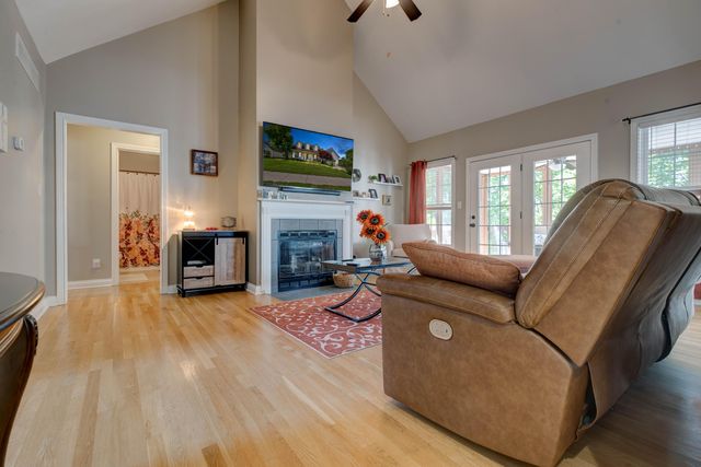 207 Hibiscus Lane, Winchester, KY 40391