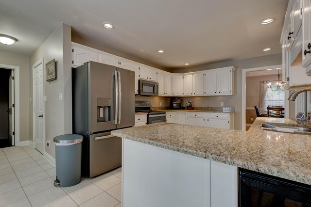 207 Hibiscus Lane, Winchester, KY 40391