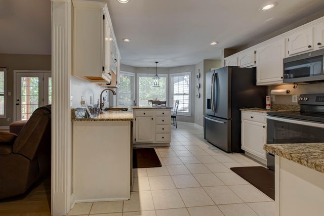 207 Hibiscus Lane, Winchester, KY 40391