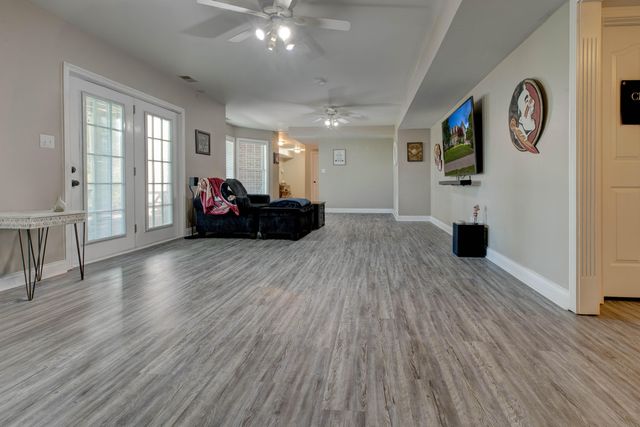 207 Hibiscus Lane, Winchester, KY 40391