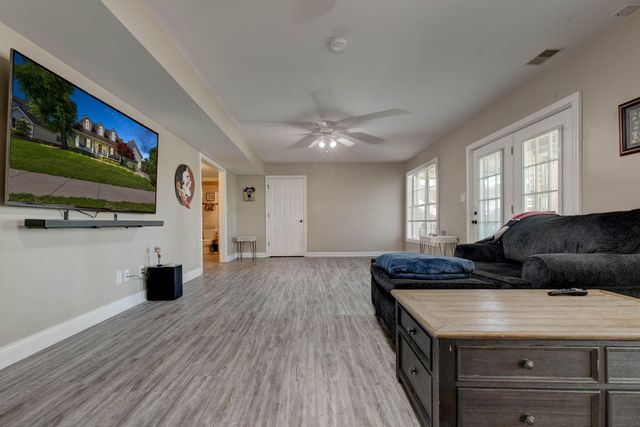 207 Hibiscus Lane, Winchester, KY 40391
