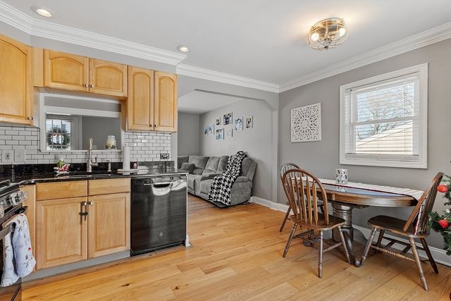 127 Thornton Ave, Lowell, MA 01852