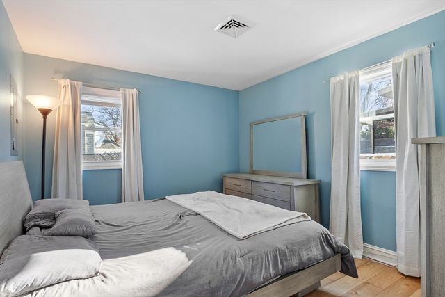 127 Thornton Ave, Lowell, MA 01852