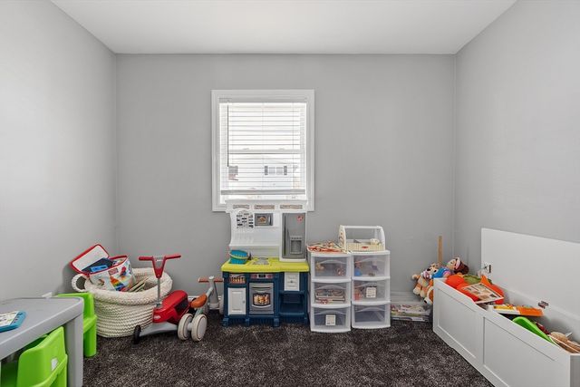 127 Thornton Ave, Lowell, MA 01852