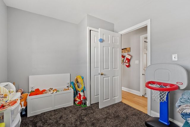 127 Thornton Ave, Lowell, MA 01852