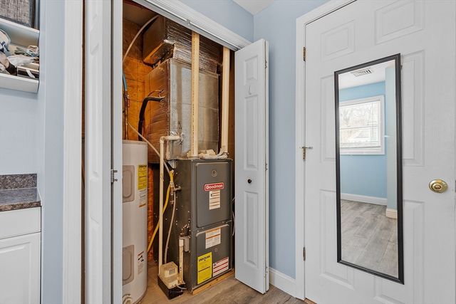 127 Thornton Ave, Lowell, MA 01852