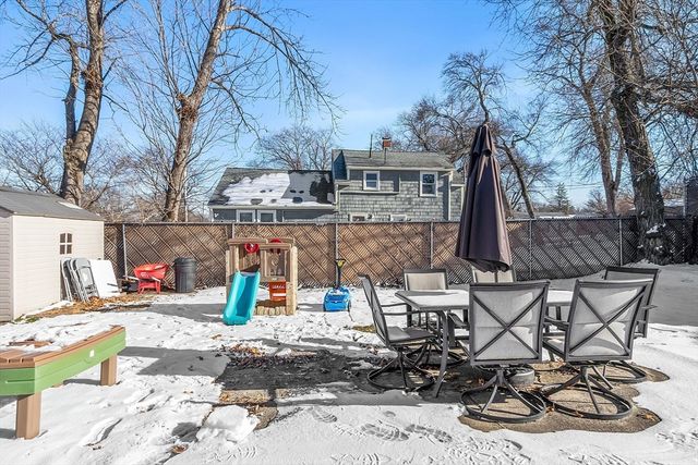 127 Thornton Ave, Lowell, MA 01852