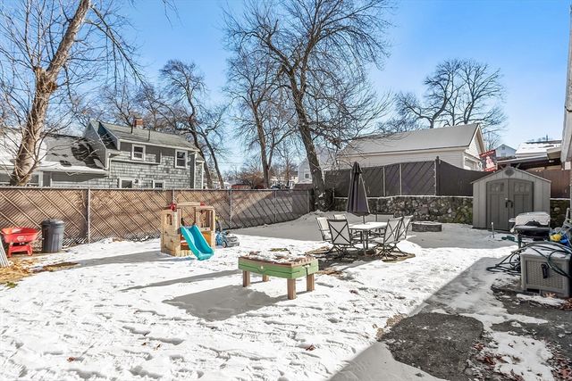 127 Thornton Ave, Lowell, MA 01852