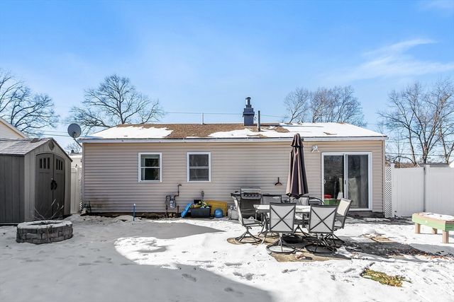 127 Thornton Ave, Lowell, MA 01852