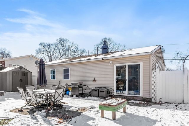 127 Thornton Ave, Lowell, MA 01852