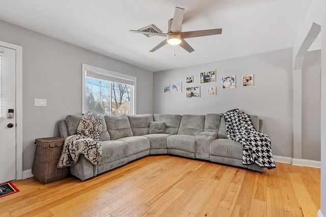 127 Thornton Ave, Lowell, MA 01852