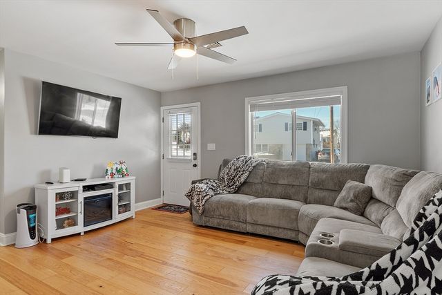 127 Thornton Ave, Lowell, MA 01852