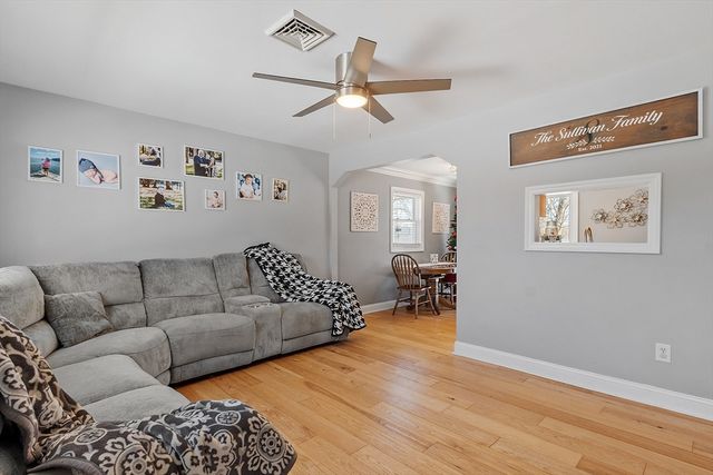 127 Thornton Ave, Lowell, MA 01852