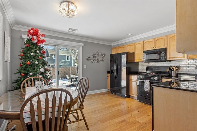 127 Thornton Ave, Lowell, MA 01852