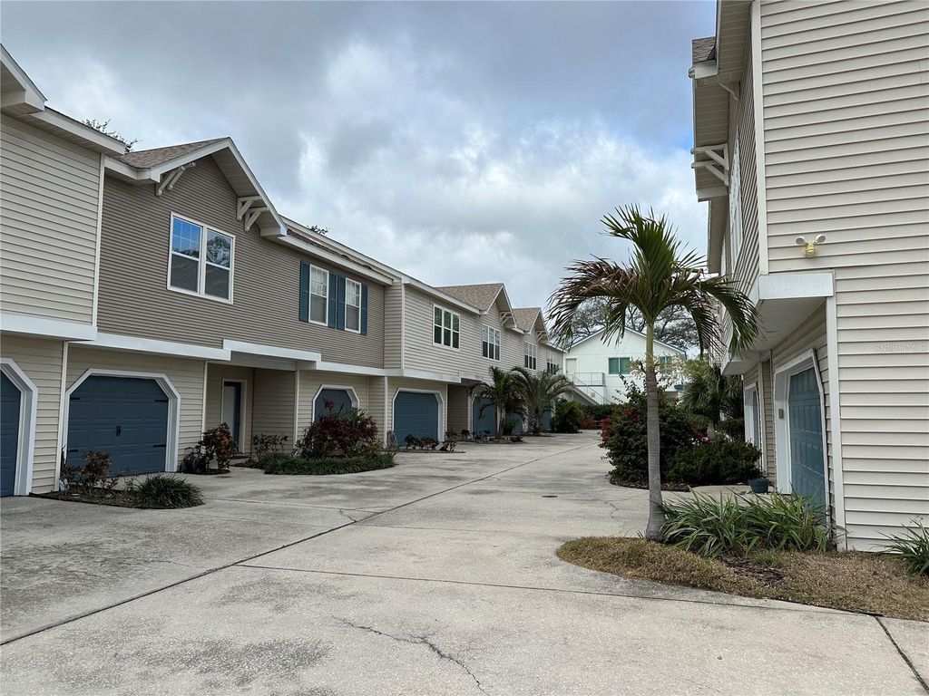 2900 W AZEELE STREET H, Tampa, FL 33609