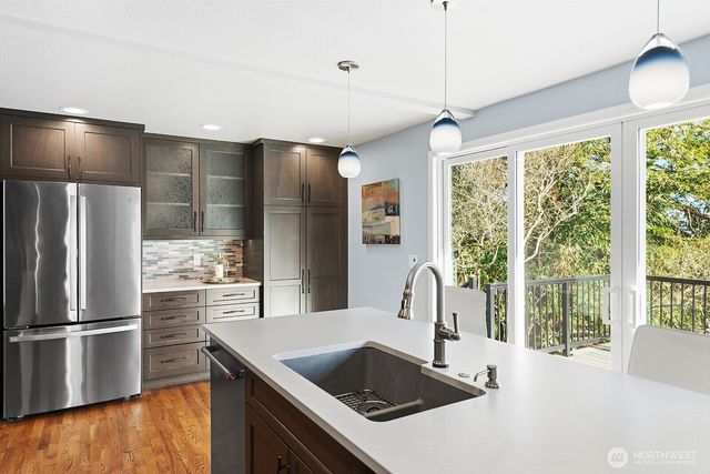 6750 36th Avenue SW, Seattle, WA 98126