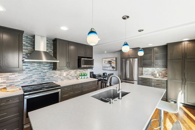 6750 36th Avenue SW, Seattle, WA 98126