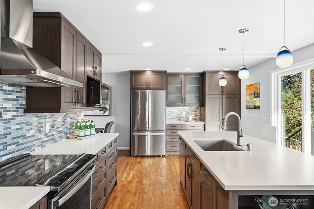 6750 36th Avenue SW, Seattle, WA 98126