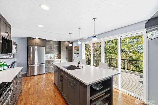 6750 36th Avenue SW, Seattle, WA 98126