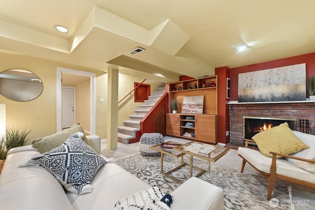 6750 36th Avenue SW, Seattle, WA 98126