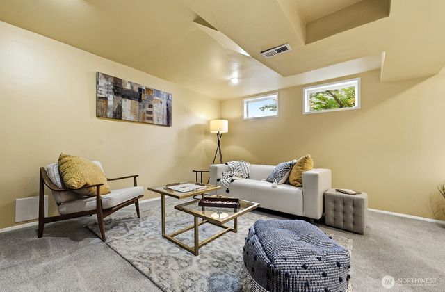 6750 36th Avenue SW, Seattle, WA 98126