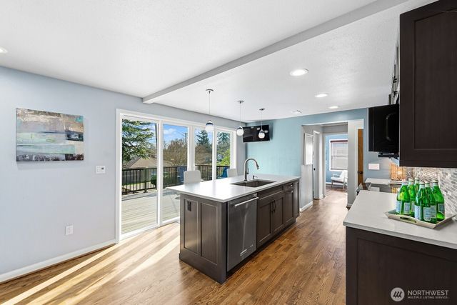 6750 36th Avenue SW, Seattle, WA 98126