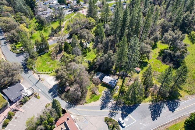 7935 Fairplay Rd, Somerset, CA 95684