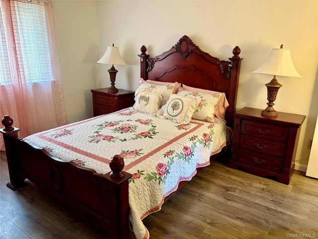 9 Willow Ct 9, Selden, NY 11784