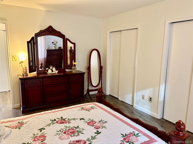 9 Willow Ct 9, Selden, NY 11784