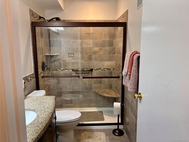 9 Willow Ct 9, Selden, NY 11784