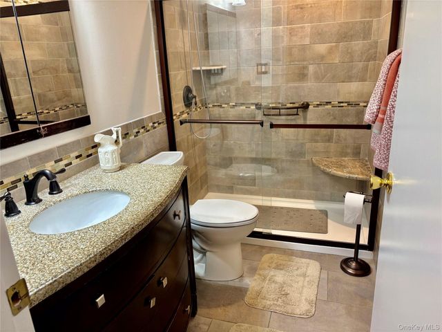 9 Willow Ct 9, Selden, NY 11784